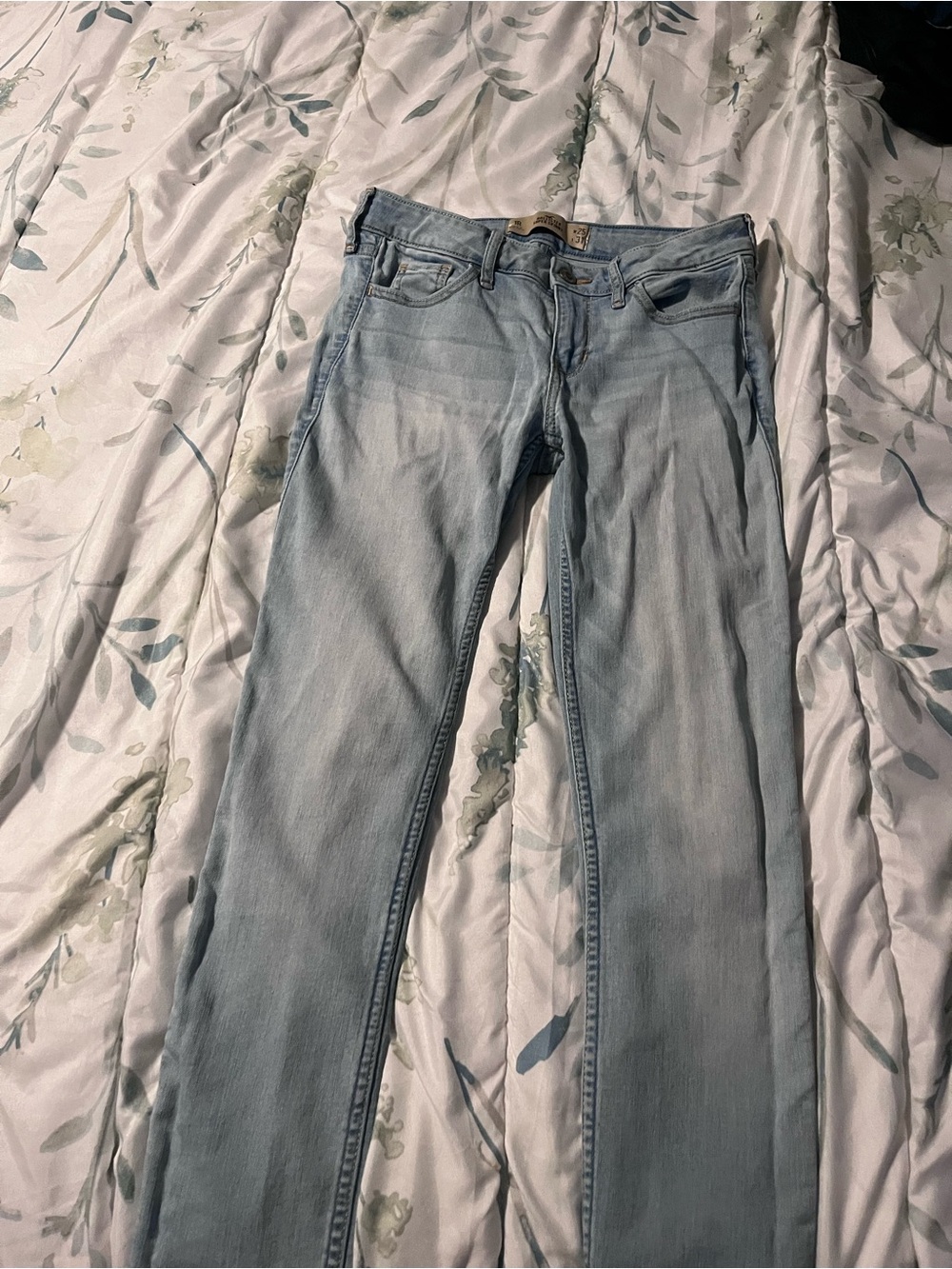 Light Wash Women’s Jeans - Classic Slim Fit